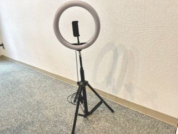 新大阪駅の東口10秒のレンタルスペース/会議室【SS新大阪】 無料WiFi・備品全無料貸出の多目的室・ルーム618の設備の写真