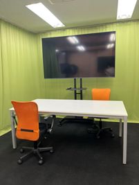 75インチモニター常時設置 - SASUKE　SPACE　SHAREの室内の写真
