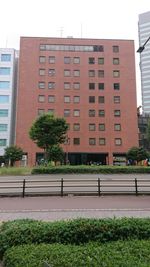 仙台駅前通沿いの茶色の建物「カーニープレイス仙台駅前通」 - SASUKE　SPACE　SHAREの外観の写真