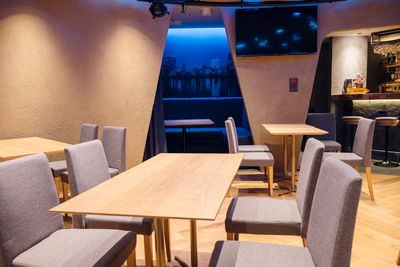 ステージからホール後方に向かって - Dining & Music BAR 音STAGE 音響・照明付きレンタルスペースの室内の写真