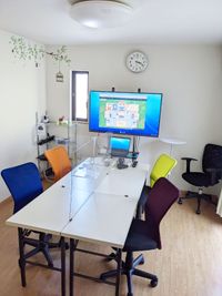 飛沫防止パネル設置 - RS（リモートスタジオ） リアル＆バーチャル対応オフィスルームの室内の写真