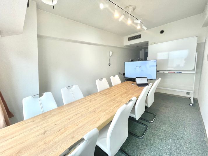 無料WiFi・備品全無料貸出の多目的室・ルーム618 - 新大阪駅の東口10秒のレンタルスペース/会議室【SS新大阪】
