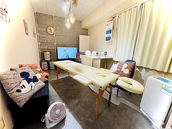 隠れサロン💅🏻施術ベット - JK Room 新宿三丁目 花園神社の隣⛩️