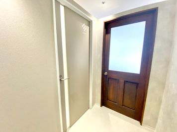 gramp（グランプ） レンタルサロン（面貸し・時間貸しok）ベッドブース①の入口の写真