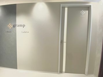 gramp（グランプ） レンタルサロン（面貸し・時間貸しok）ベッドブース①の入口の写真