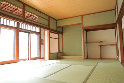 和室１０畳に縁側がついています。 - 鎌倉古民家スタジオ 縁樹庵 竹林・庭つき古民家撮影ハウススタジオの室内の写真