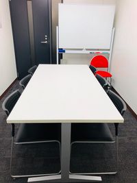 【R3C貸会議室】野村不動産新宿南口ビル（旧NMF新宿南口ビル） ミーティングルームの室内の写真