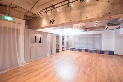 スタジオ内３ - 京橋ララサロン メインサロンの室内の写真