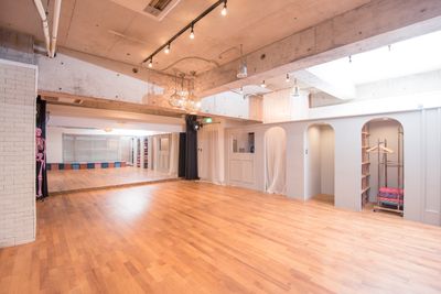 スタジオ内２ - 京橋ララサロン メインサロンの室内の写真