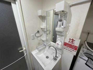 MIYAZAKI GYM渋谷店 スミス＋マルチケーブルマシンの部屋②の設備の写真