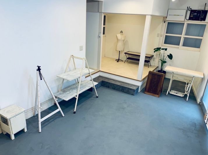 blanche レンタルスペース&キッチン 【キッチン付きレンタルスペース】白ベースのシンプル空間の室内の写真