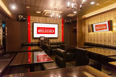 カラオケビッグエコー　品川港南口駅前店 《2～10名用》パーティルーム（ソフトドリンク飲み放題）の室内の写真