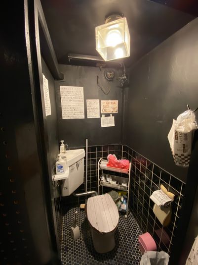 夜は日本一友達が出来るカフェ＆バーをやっているスペースです - おしゃべりバー