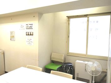 PSP会議室 札幌① （7階708）【札幌駅北口10秒】小会議室の室内の写真