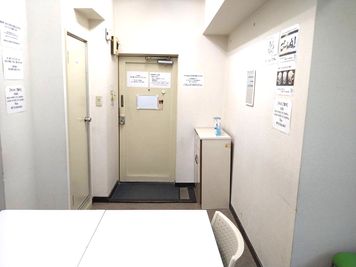 PSP会議室 札幌① （7階708）【札幌駅北口10秒】小会議室の室内の写真