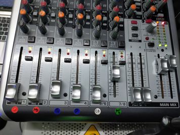6チャンネルミキサー使用。 - ミトオリアートビル4階（407号）・利用受付窓口401号 BKTV  LIVE  JAPAN　スタジオの室内の写真