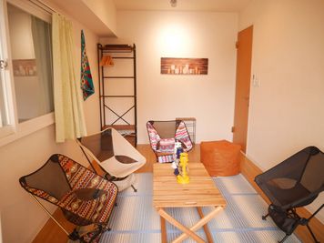 「Naomi’s Rental Space」 キャンプ風 大人数・BBQ可/広々バルコニー付スーペースの室内の写真