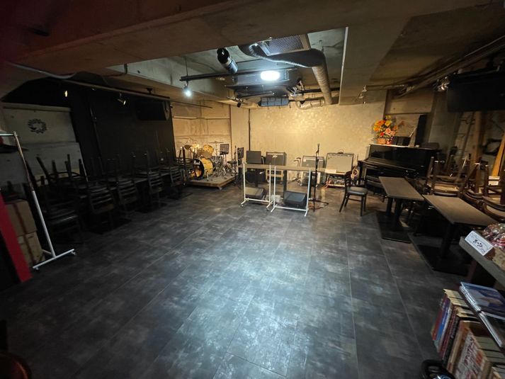 音楽機材付きピアノのあるレンタルスペース - HOTコロッケ