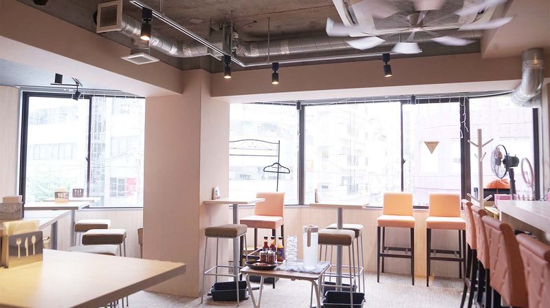 カフェ、キッチンスペース - ecru/ナラーン