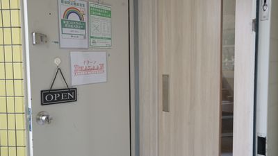 ecru/ナラーン カフェ、キッチンスペースの入口の写真