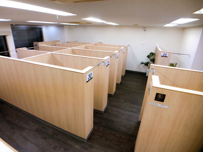指定席：24番（半個室ブース） - 自習室 KAKOI 巣鴨駅前店