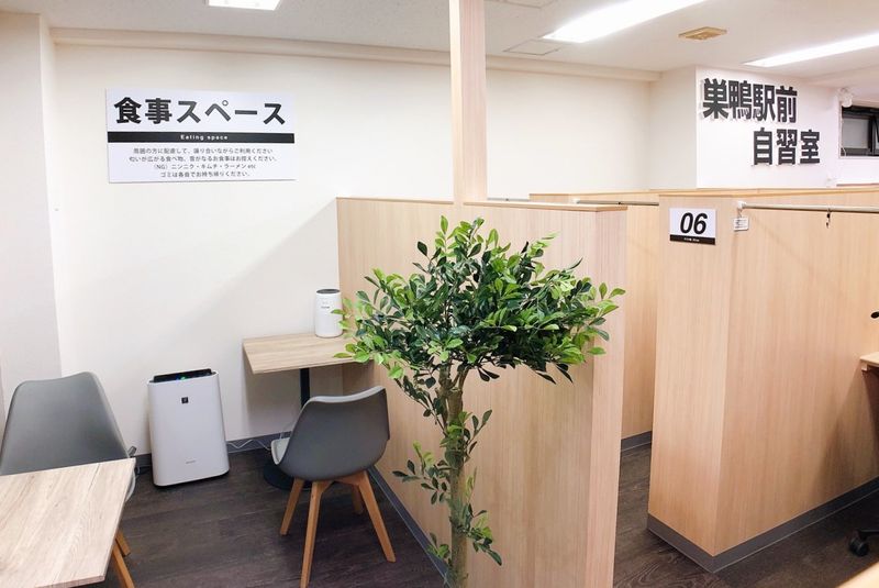 指定席：24番（半個室ブース） - 自習室 KAKOI 巣鴨駅前店
