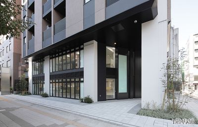 ●外観
鎌倉街道（関内大通り）に面する１階には、店舗が入居する利便性の高い商業立地です。 - アイビーカフェ横浜関内 全スペース／43㎡・～14名の外観の写真