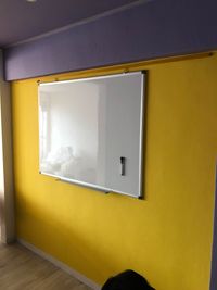 ホワイトボード・50インチのテレビがあります。 - ルーム#中野三丁目 中野7分♬格安一室貸♬撮影・～5人パーティー♬ゲーム・ミニ防音室の設備の写真