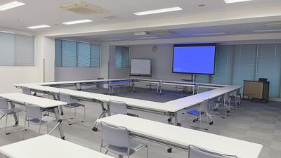 ☆用途に合わせて自由にレイアウト可能です！ - （公財）東京都助産師会館 レンタルスペース「講堂」の室内の写真