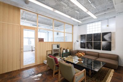 配信や撮影にも利用可能なラウンジスペース - Luff Fukui Work & Studio スタジオの室内の写真