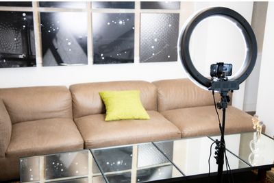 配信や撮影にも利用可能なラウンジスペース - Luff Fukui Work & Studio スタジオの室内の写真