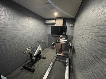 Fitnear gym つくば店 有酸素ルームの室内の写真