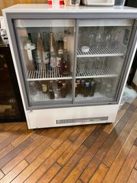 ドリンク用冷蔵庫 - カフェバーLitの設備の写真