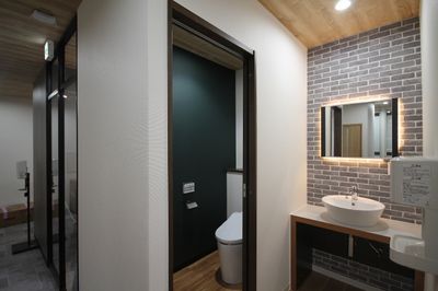 トイレ＆洗面 - SHARE BLUE一宮 コワーキングスペースの室内の写真