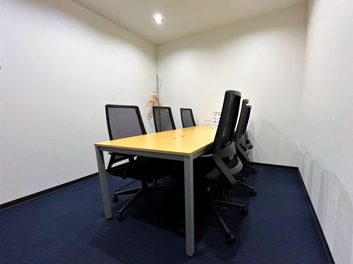 6名用貸会議室 - BIZcomfort神戸三宮