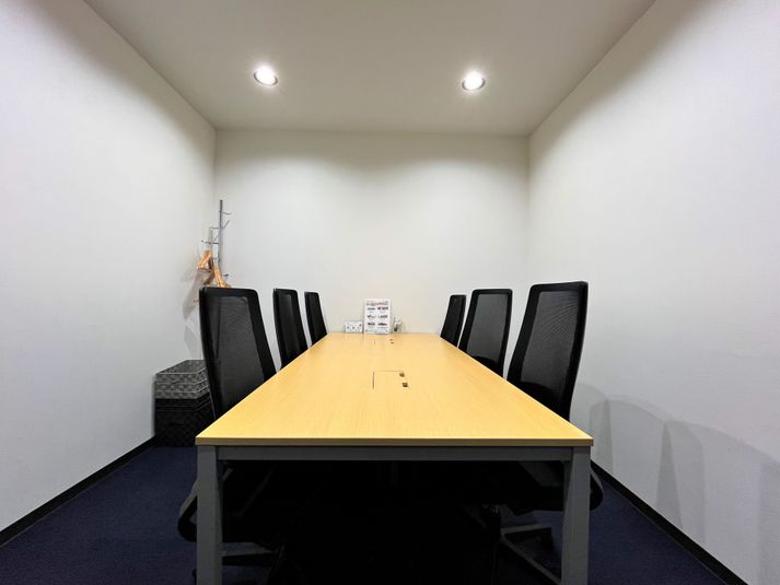 6名用貸会議室 - BIZcomfort神戸三宮
