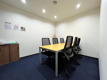 神戸三宮エリアの6名用会議室