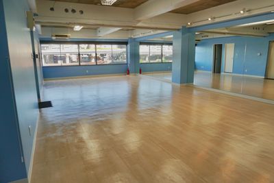 ヨガマットは約15枚程度利用可能です。床面は遮音マットをひいています。 - 【蔵前駅から徒歩1分】ムーンプレイス レンタルスタジオ スタジオ(ダンス・ヨガなど)の室内の写真