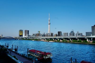 窓からはスカイツリーと隅田川が一望できます。夜になるとライトアップが美しいですよ。 - 【蔵前駅から徒歩1分】ムーンプレイス レンタルスタジオ スタジオ(ダンス・ヨガなど)の室内の写真