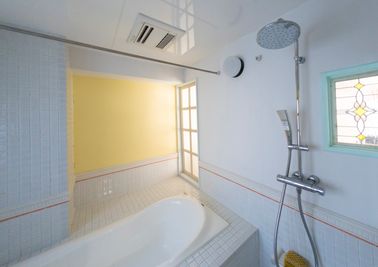バスタブは実際にお湯張りやシャワーも利用可能 - スタジオ・ピノコ&デイジー スタジオ・ピノコ＆デイジー　ダブルキッチン付撮影スタジオ100㎡の室内の写真