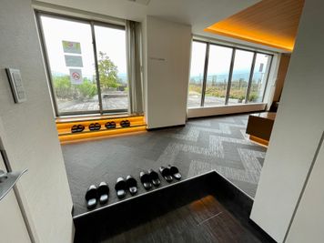 【室内エリア「クルーズキャビン」】 - ザ・パークハビオ新宿 屋上スペースの室内の写真