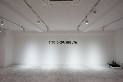 白とグレーを基調とした清潔なスタジオです。 - レンタルスタジオ「STUDIO CDA SHIBUYA」 STUDIO CDA SHIBUYAの室内の写真