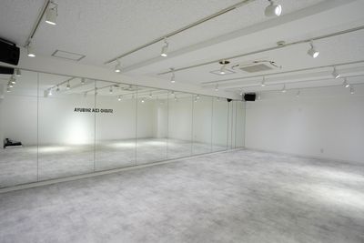 大きな鏡が付いており、ダンスの練習などに便利です。 - レンタルスタジオ「STUDIO CDA SHIBUYA」 STUDIO CDA SHIBUYAの室内の写真