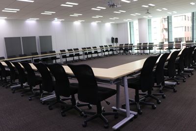 BasisPoint Lab. 新橋日比谷口店 セミナールーム/大会議室の室内の写真