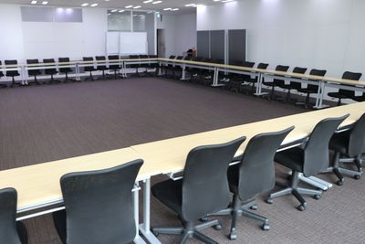BasisPoint Lab. 新橋日比谷口店 セミナールーム/大会議室の室内の写真