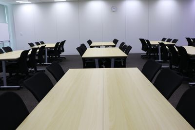 BasisPoint Lab. 新橋日比谷口店 セミナールーム/大会議室の室内の写真