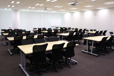 BasisPoint Lab. 新橋日比谷口店 セミナールーム/大会議室の室内の写真