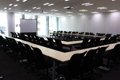 BasisPoint Lab. 新橋日比谷口店 セミナールーム/大会議室の室内の写真