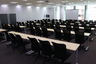 BasisPoint Lab. 新橋日比谷口店 セミナールーム/大会議室の室内の写真