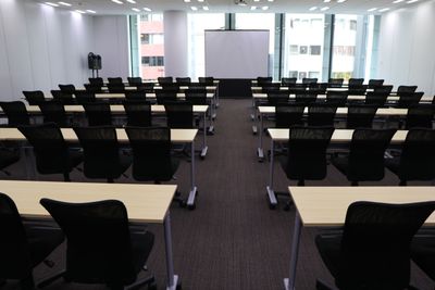 BasisPoint Lab. 新橋日比谷口店 セミナールーム/大会議室の室内の写真